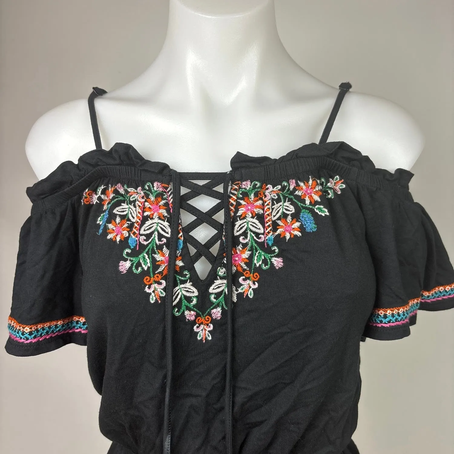 American Eagle Black Floral Embroidered Tassel Cold Shoulder Ruffle Romper Sz XS