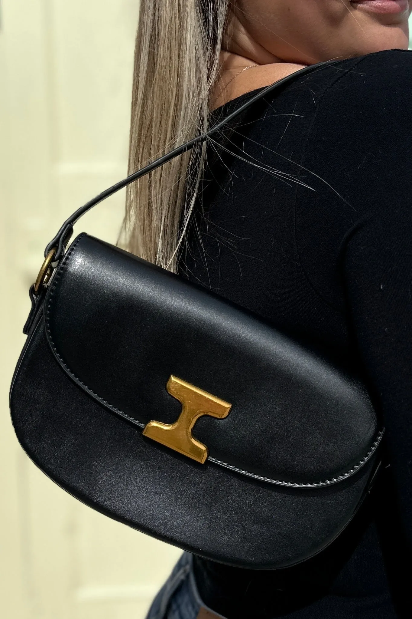 Classic Shoulder Bag - Black