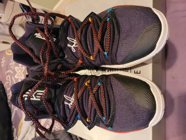 Nike Kyrie 5 Friends Edition