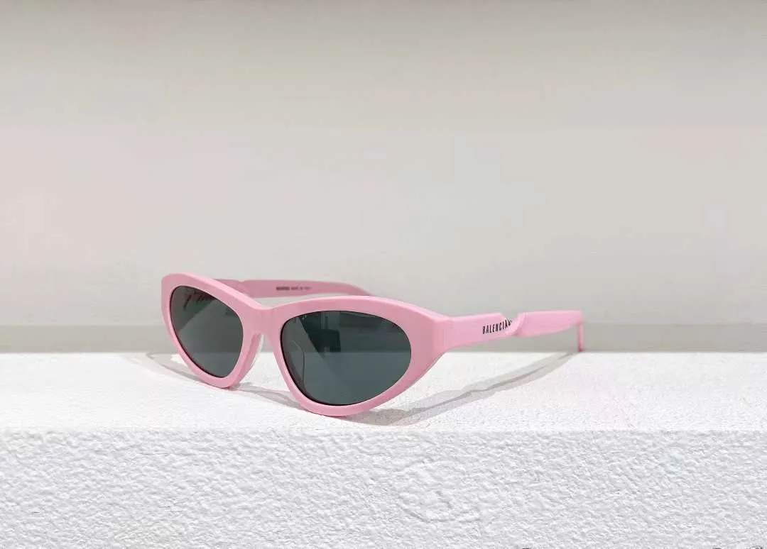 TWIST CAT SUNGLASSES