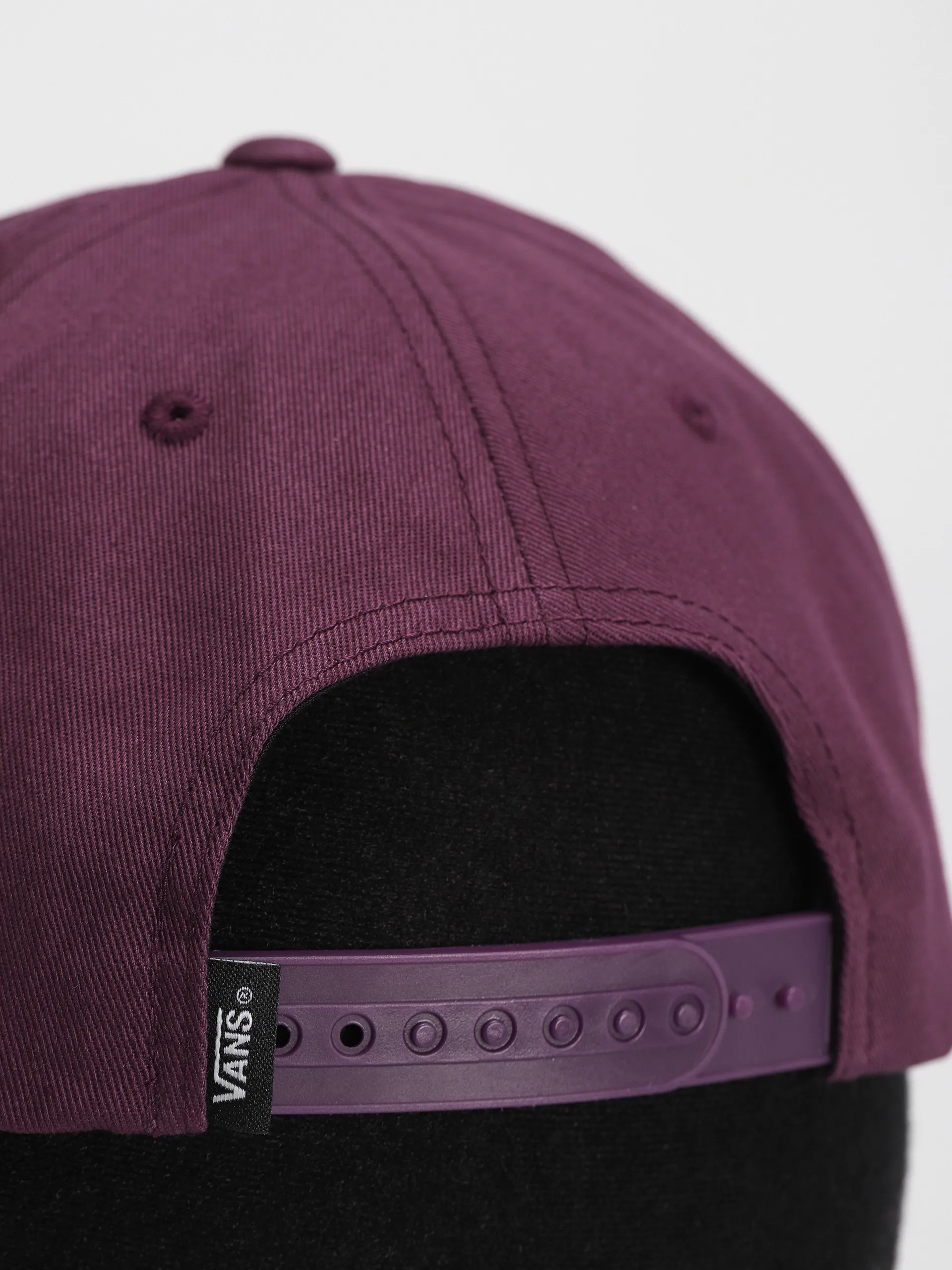 Vans 66 Structured Jockey Cap (blackberry wine)